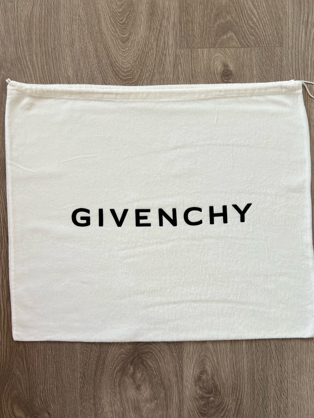 Givenchy dust bag (C502)